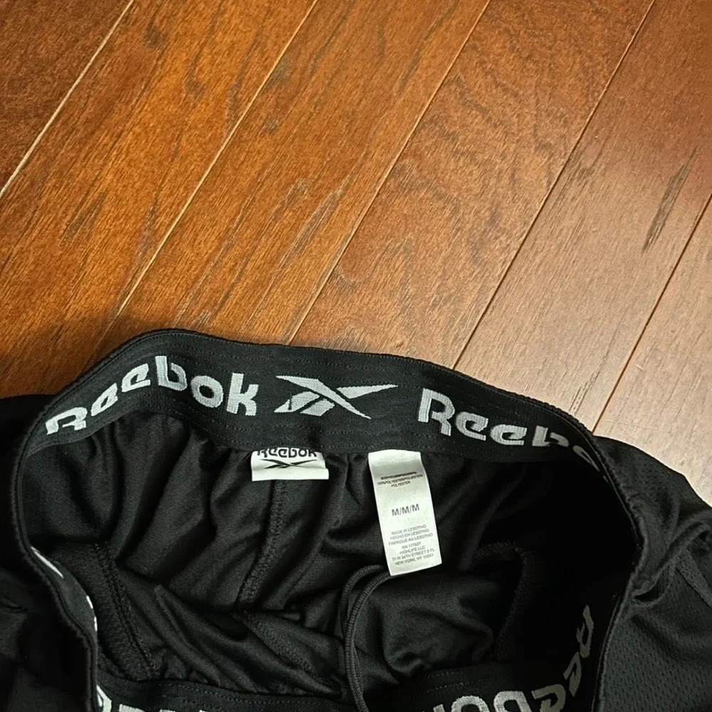 Reebok black shorts size M excellent condition - Picture 6 of 8